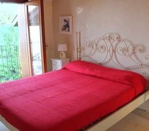 5 STAR SIRMIONE WITH PRIVATE BEACH AND GARAGE