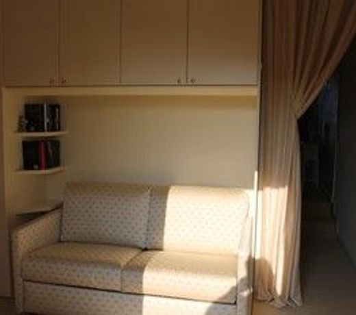 5 STAR SIRMIONE WITH PRIVATE BEACH AND GARAGE