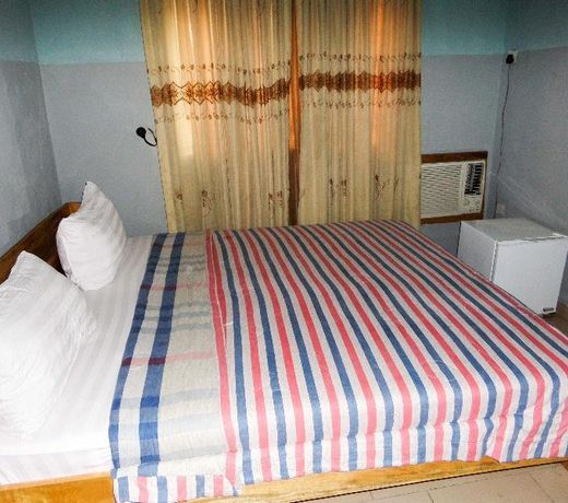 Menic Suites & Restaurant