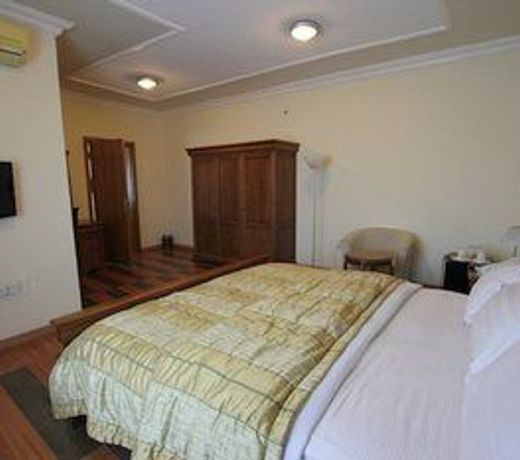 Peninsula Resort LTD