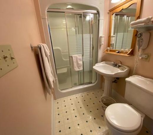 Bernard Gray Hall Bed and Breakfast