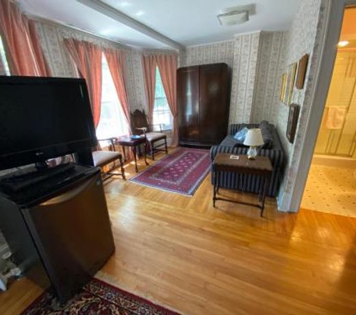 Bernard Gray Hall Bed and Breakfast