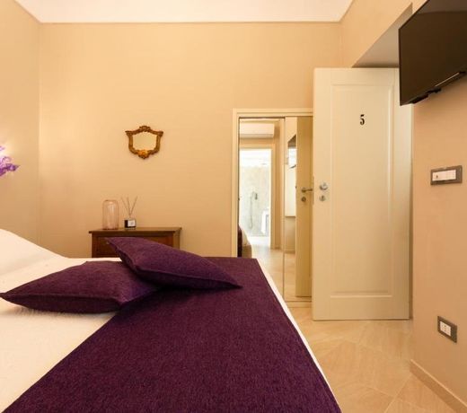 MaecÃ² Ortigia B&B