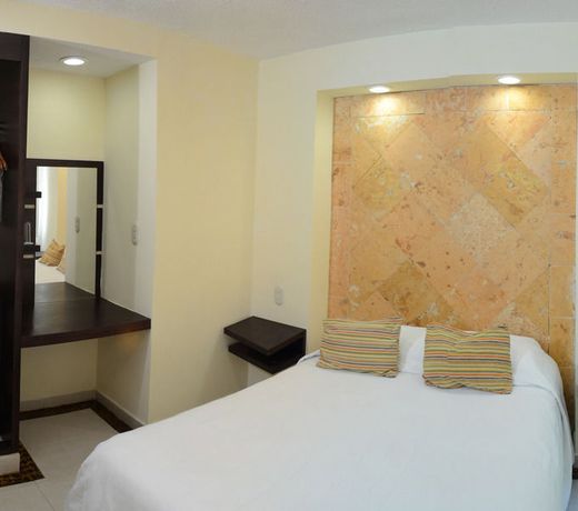 Angeles Suites & Hotel