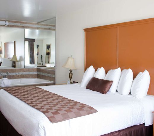 Best Western PLUS Lake Front Hotel