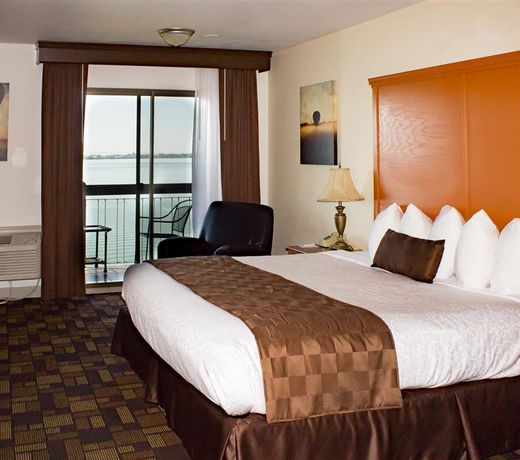 Best Western PLUS Lake Front Hotel