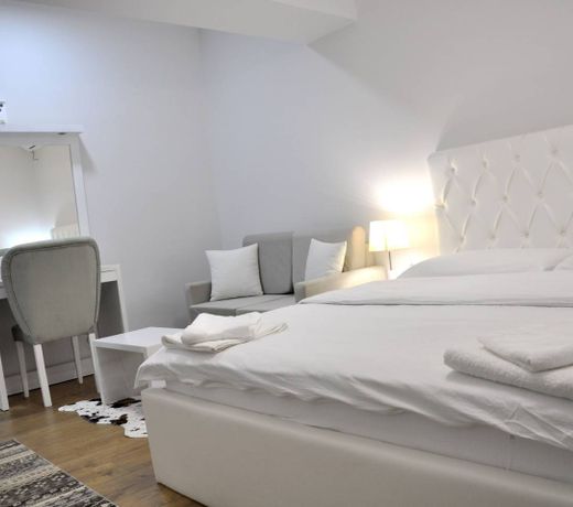 Elior Apartment