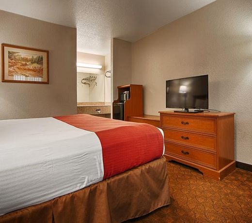 Super 8 by Wyndham Cleburne