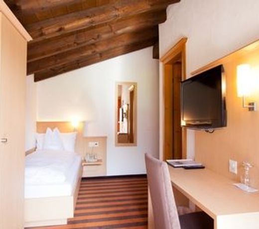 Madrisa Lodge