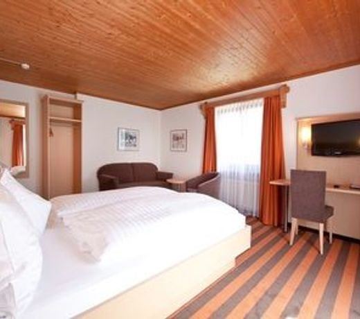 Madrisa Lodge