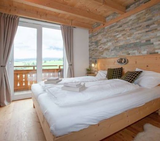 Stunning Holiday Home with Balcony Ski Storage Parking