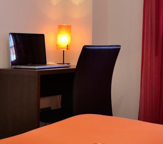 Hostal Bajo La Muralla