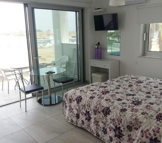 Christopher's Sandy Beach Suites