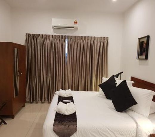 Heeren Straits Hotel