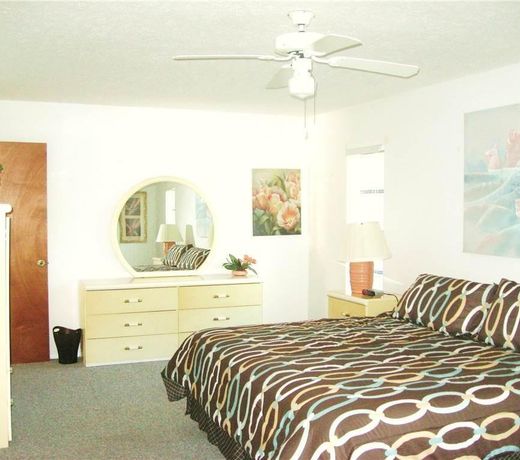 Flamingo Home - Three Bedroom Home