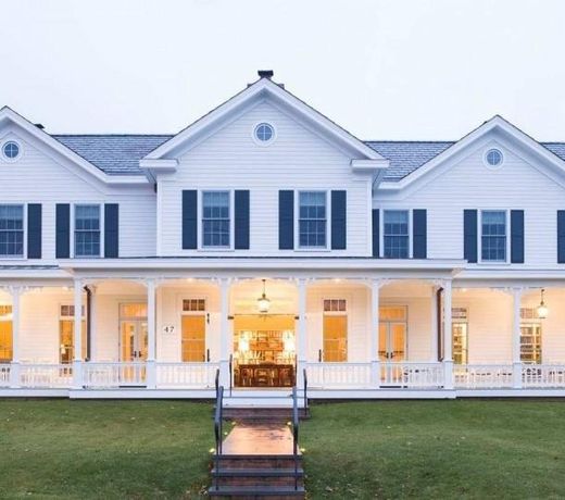 The Quogue Club