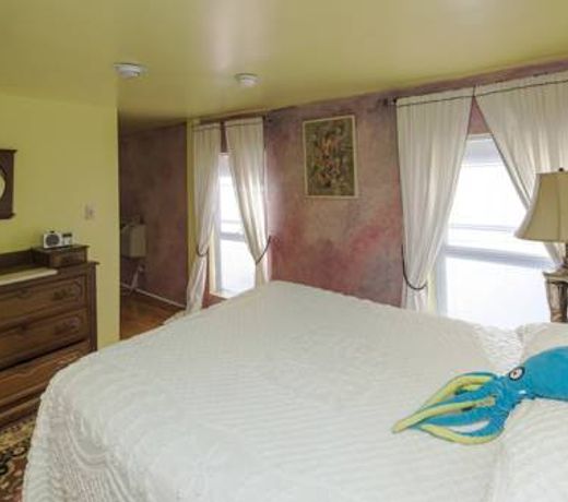 The Parador Inn