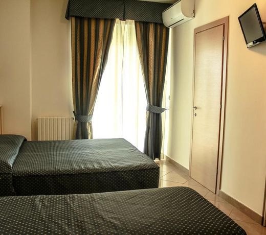 Hotel Holiday
