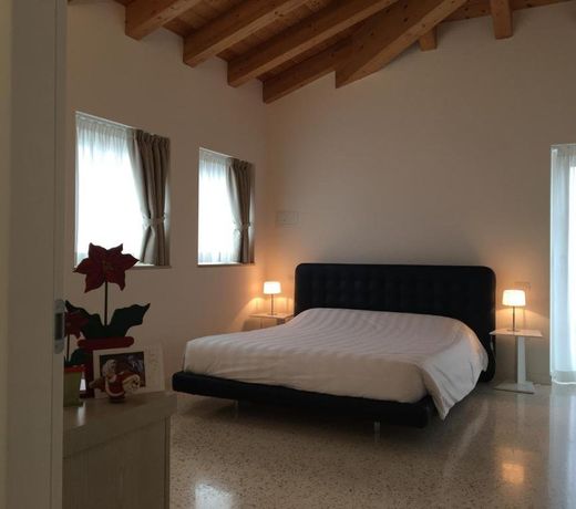Quirinus Venetia Properties