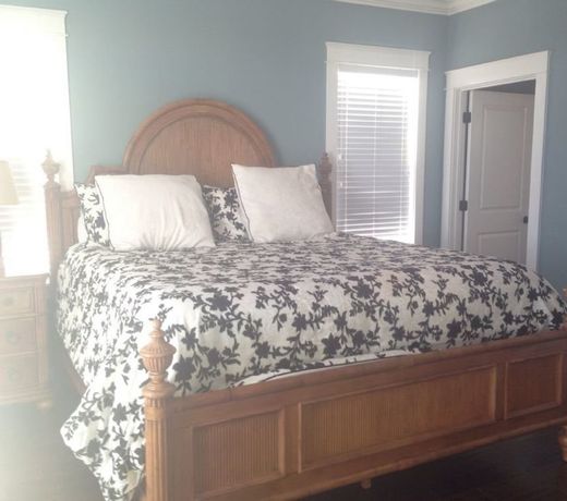 Beach Crew 4 Bedroom Home by RedAwning