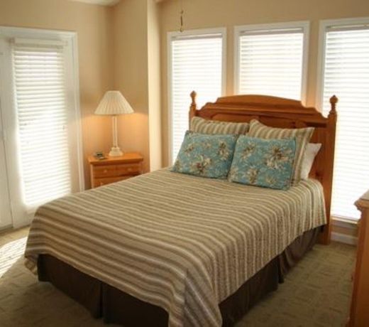 Stone's Throw - 5 Br Home