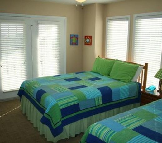 Stone's Throw - 5 Br Home