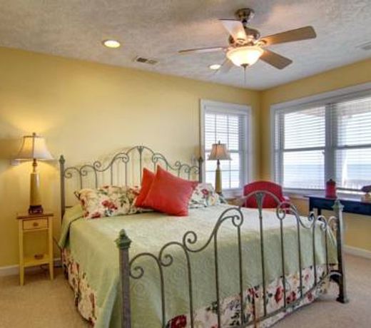 Sunny Times 4 Bedroom Home by RedAwning
