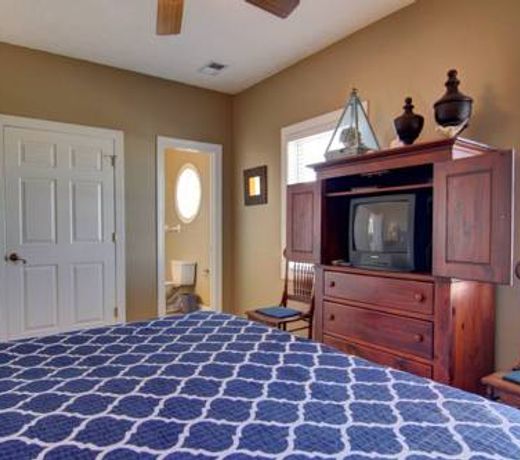 Sunny Times 4 Bedroom Home by RedAwning