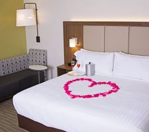 Holiday Inn Express & Suites Greenwood Mall, an IHG Hotel