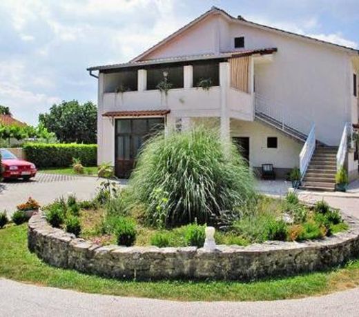 Family friendly apartments with a swimming pool Lindar, Central Istria - Sredisnja Istra - 7197