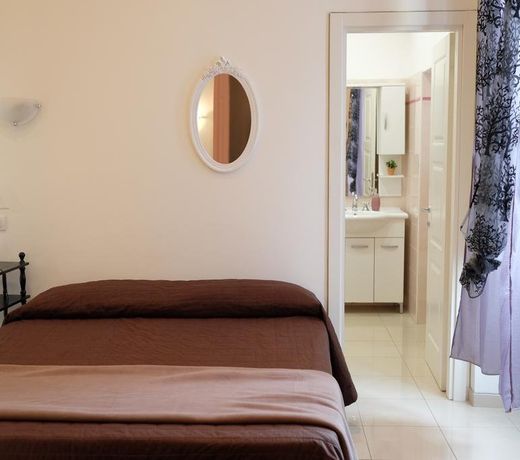 Flora Rooms