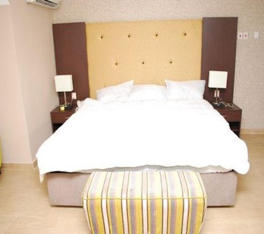 Valley Point Hotel & Suites