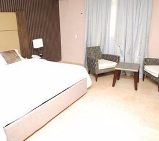 Valley Point Hotel & Suites