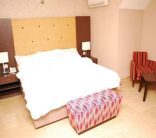 Valley Point Hotel & Suites