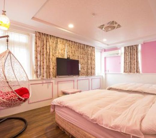 N. Castle Hotel