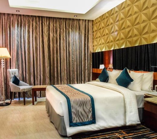 Rg Royal Hotel