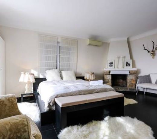 Luxurious Villa in Grasse with Swimming Pool