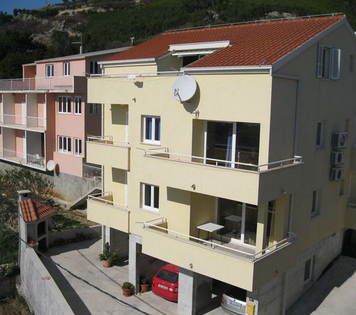 Apartments Zelic Tucepi