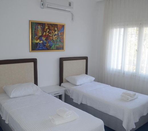 Lacivert Hotel
