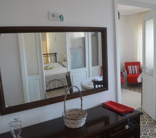 Lacivert Hotel