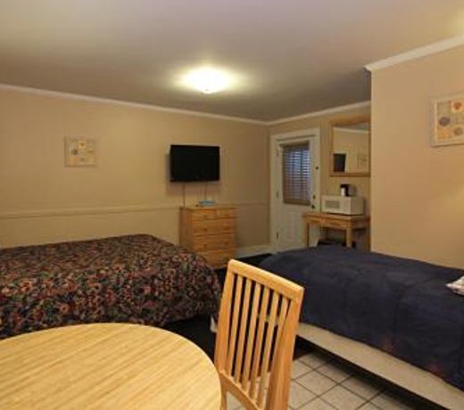 Old Colonial Motel