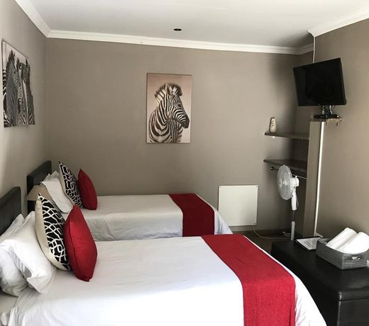 Aerotropolis Guest Lodge
