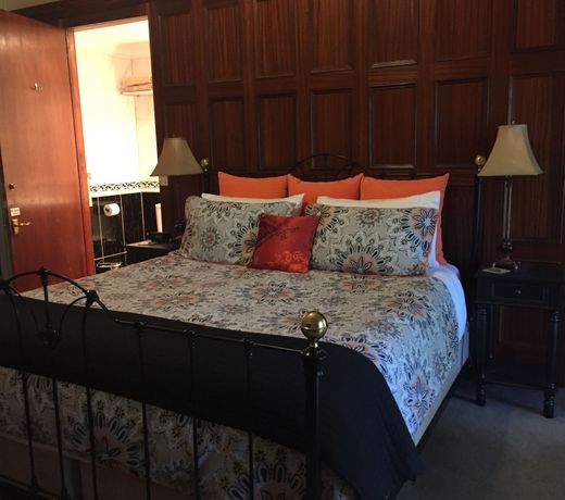 Carlyle House B&B