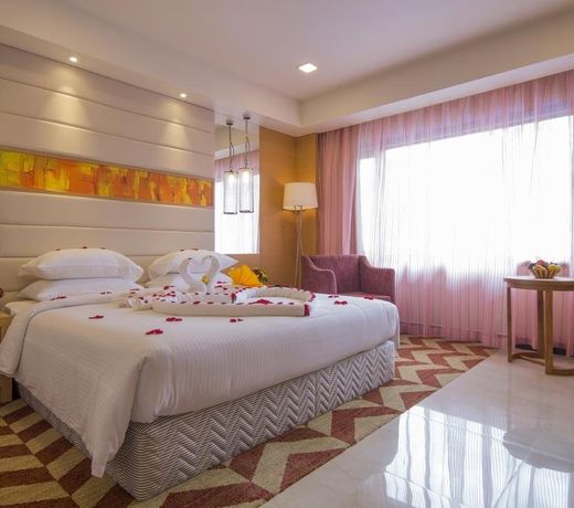 Dolphin Hotel