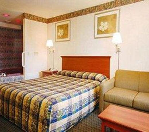ECONO LODGE INN & SUITES DOWNTOWN