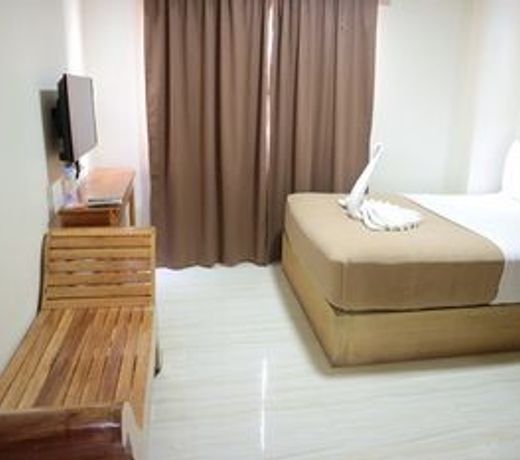 Candice Lucy Hotel Caticlan