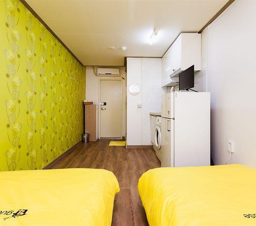 24 Guesthouse Edae