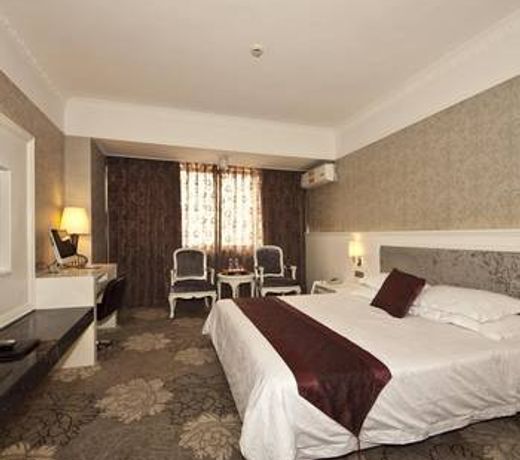 Golden Lily Hotel