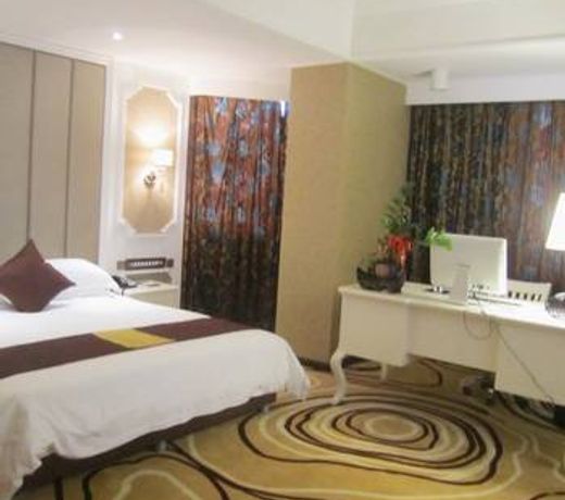 Golden Lily Hotel
