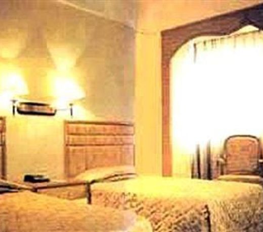 Golden Lily Hotel